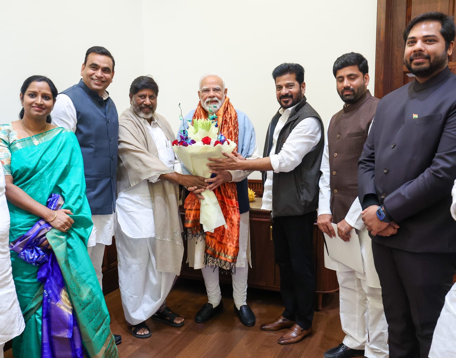 తెలంగాణ రైజింగ్ గ్లోబల్ సమ్మిట్ కార్యక్రమానికి నరేంద్ర మోదీ నీ ఆహ్వానించిన సీఎం రేవంత్ రెడ్డి…