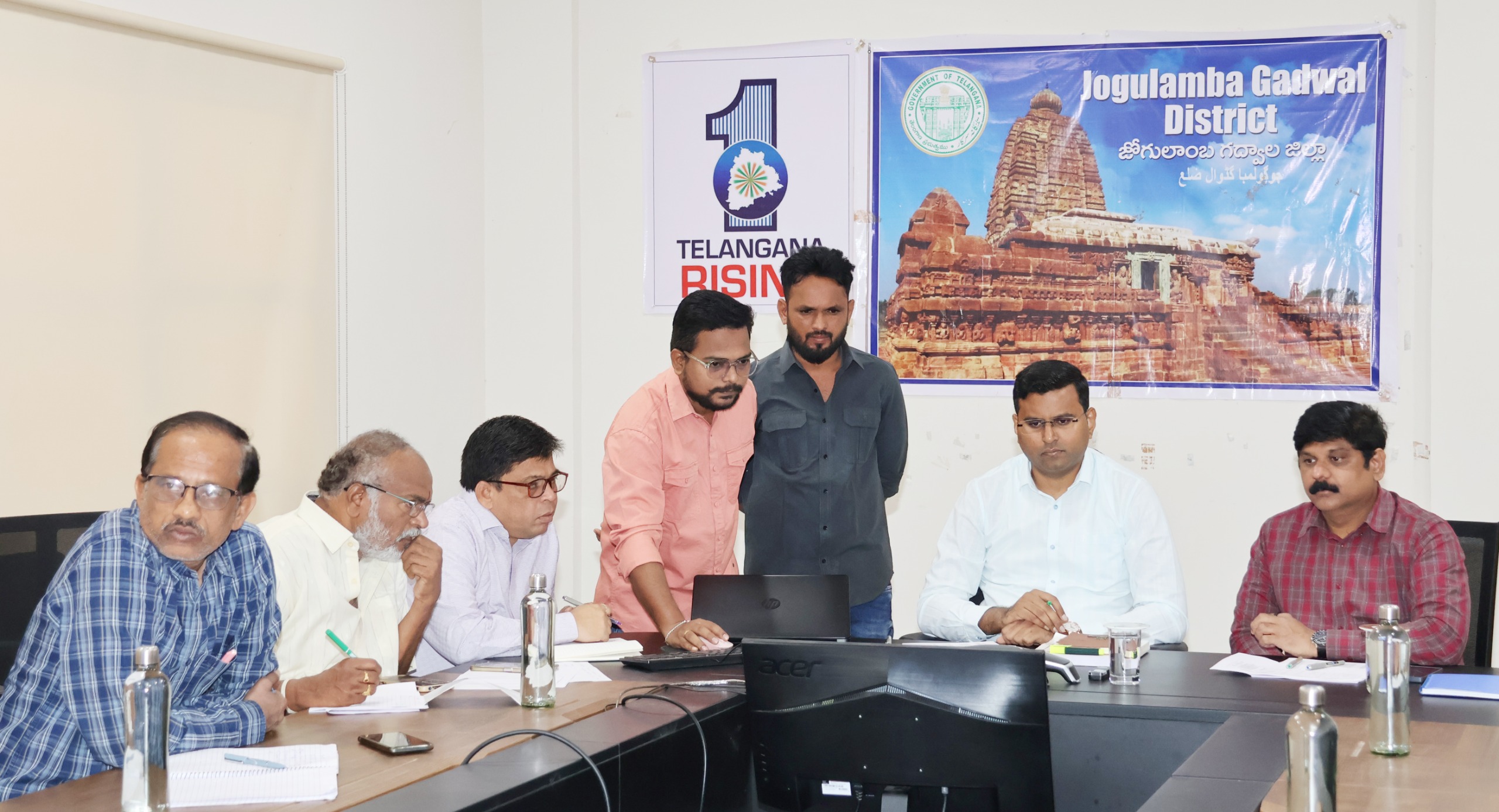గ్రామపంచాయతీ 2వ విడత ఎన్నికల నిర్వహణకు పోలింగ్ సిబ్బంది కేటాయింపు కొరకు మూడవ ర్యాండమైజేషన్ ప్రక్రియను విజయవంతంగా పూర్తి చేసినట్లు జిల్లా కలెక్టర్ బి.యం. సంతోష్ తెలిపారు.